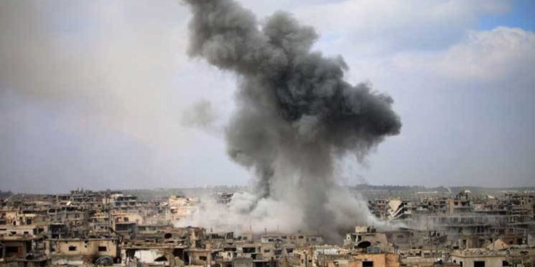 احتدام القصف في إدلب: النظام السوري يمهد للمعركة