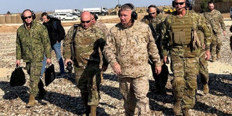 “التفقد واستمرار الدعم” خلاصة زيارة ماكينزي إلى قاعدة “التنف”