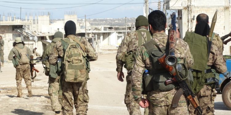 النظام السوري يواصل خرق الهدنة في إدلب وقواته تتعرض لهجوم في دير الزور