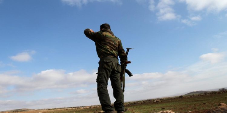 تواصل الاشتباكات قرب عين عيسى.. والتحالف يعتقل قيادياً بـ”داعش”