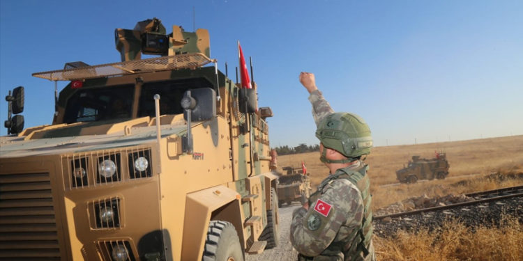 طيران منخفض ونقطة عسكرية.. روسيا تكثف تحركاتها شرق الفرات