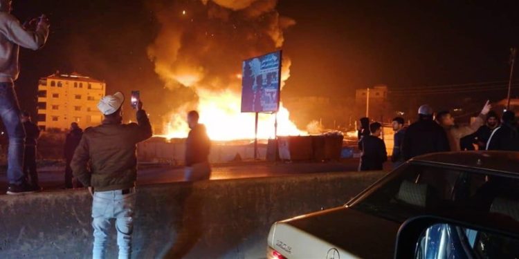 وصف لإحراق مخيمات للاجئين السوريين في المنية..وفرارهم إلى طرابلس