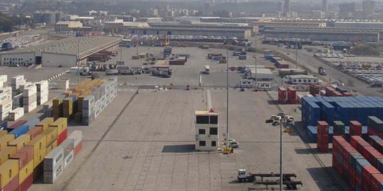 النظام يضلل السوريين: هل تحسن الميزان التجاري بالفعل؟