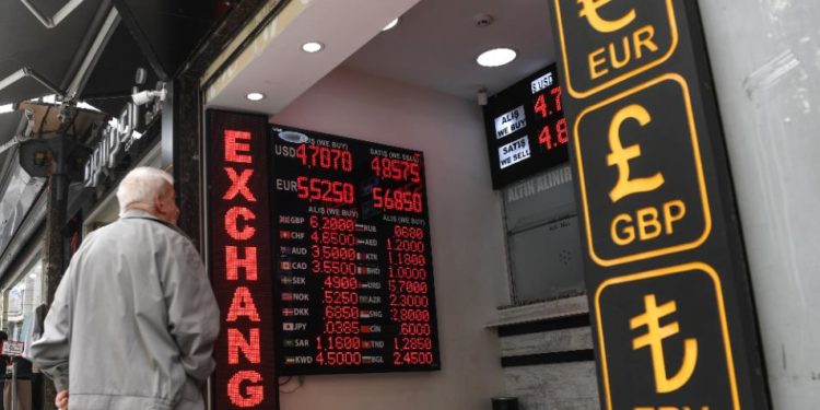 تراجع في سعر صرف الليرتين السورية والتركية