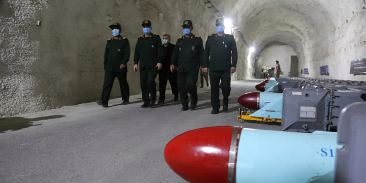 قاعدة صواريخ إيرانية على سواحل الخليج..وخلافات تعصف بإسرائيل