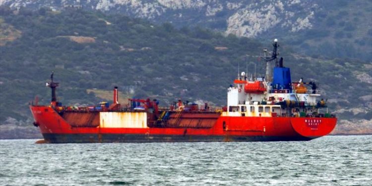 ناقلة وقود ألبانية تنتهك العقوبات على النظام السوري