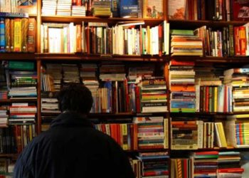 هل خان المثقف المبادئ والقيم أم أنها أزمة ثقافة ومجتمع؟