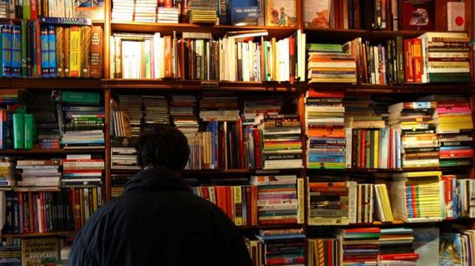 هل خان المثقف المبادئ والقيم أم أنها أزمة ثقافة ومجتمع؟