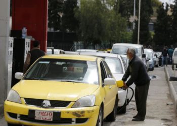 إثراء تجّار الحرب في سورية: النظام يستورد النفط من روسيا عبر رجال أعمال