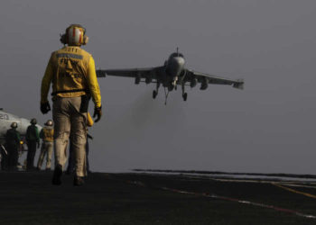 الرد الأميركي على الهجمات في العراق جاء داخل سورية                                    رسالة في أكثر من اتجاه