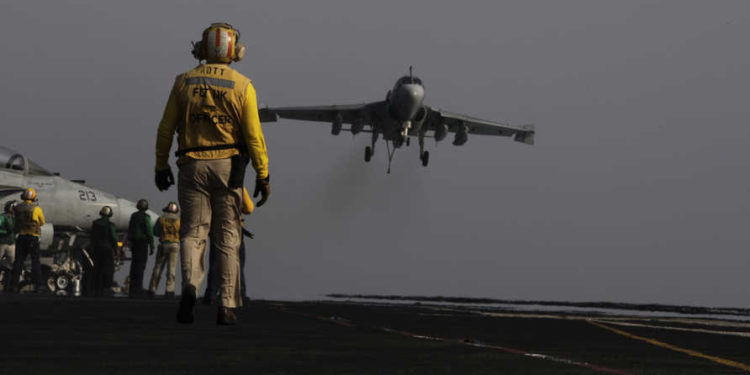 الرد الأميركي على الهجمات في العراق جاء داخل سورية                                    رسالة في أكثر من اتجاه