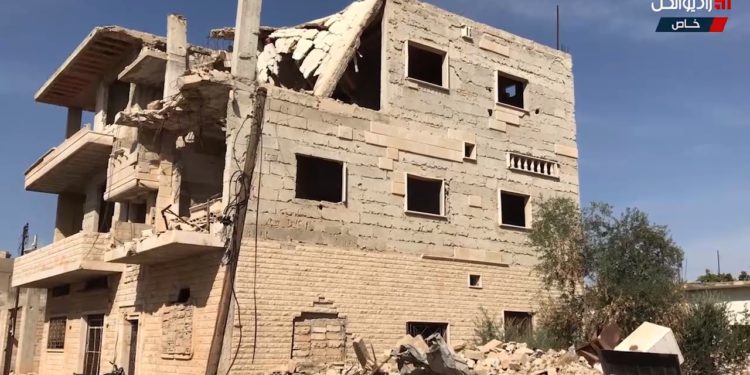 أهالي ريفي حماة الشمالي وإدلب الجنوبي ممنوعون من العودة لمنازلهم