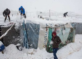 وفي ثلج للسكته بالقلبْ