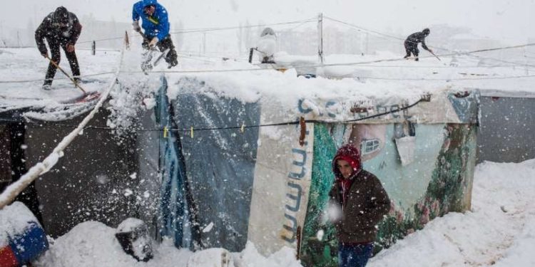 وفي ثلج للسكته بالقلبْ