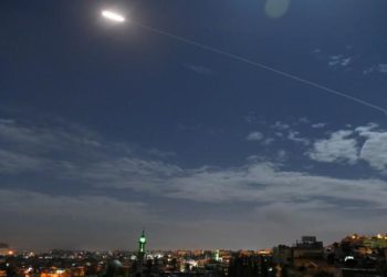 قصف إسرائيلي على سورية يطاول مواقع لـ”حزب الله” وشحنة أسلحة إيرانية