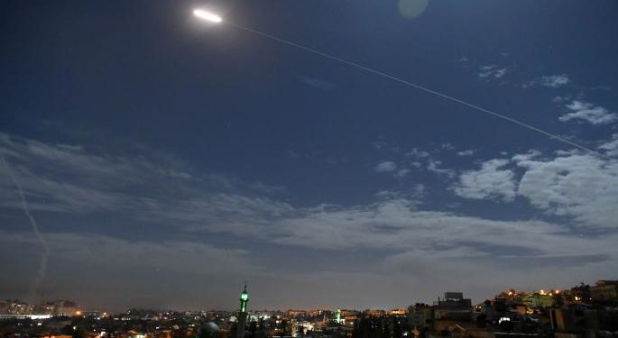 قصف إسرائيلي على سورية يطاول مواقع لـ”حزب الله” وشحنة أسلحة إيرانية