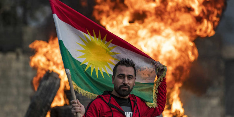 الوساطة الروسية تؤتي «ثمارها»… «قسد» تستأنف توريد النفط للنظام السوري