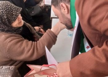 تكريم الأمهات في عيد الأم بالشمال السوري