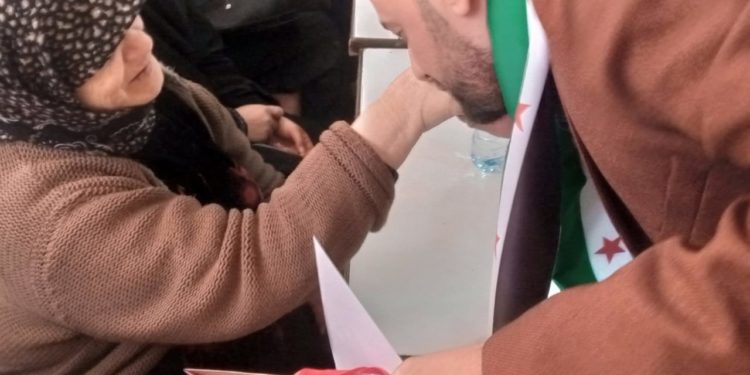 تكريم الأمهات في عيد الأم بالشمال السوري