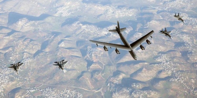 قاذفتان أمريكيتان في سماء الشرق الأوسط لطمأنة شركاء واشنطن