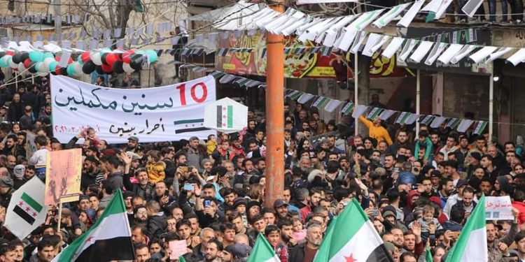 السوريون إلى الشوارع في ذكرى الثورة: الحق لا يموت