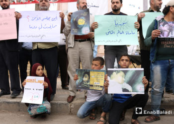 إدلب تتضامن مع دوما في ذكرى مجزرة الكيميائي