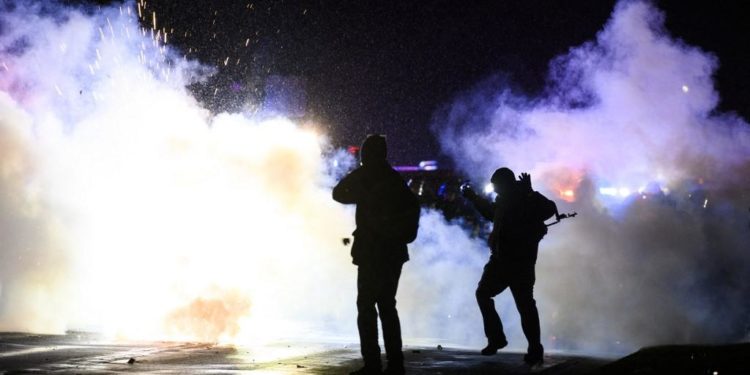 الثلاثي الأوروبي يصف التخصيب الإيراني بـ”التطور الخطير” روحاني يقول إن الخطوة جاءت رداً على “إرهاب إسرائيل النووي”