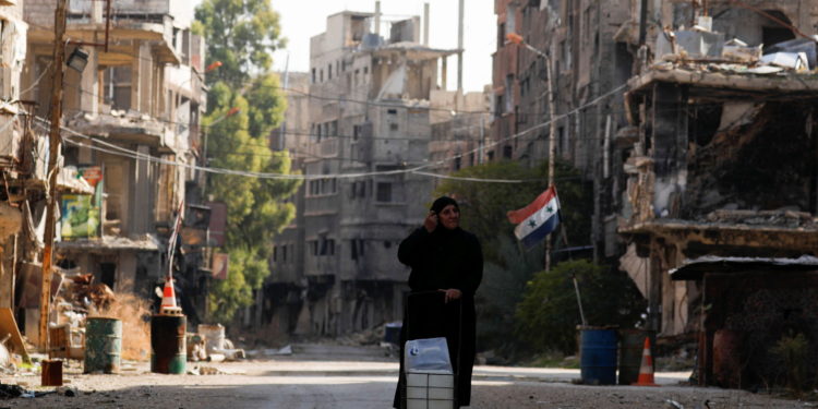الحياة معطلة في مناطق النظام السوري… والأسد يتمسك بأولوياته