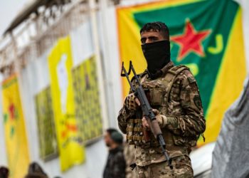 النظام السوري يبتزّ مناطق شرقي الفرات: إغلاق المعابر يرفع الأسعار