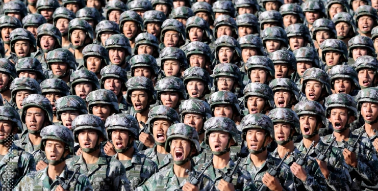 أطاح بعشرات القيادات العسكرية ويبني حاملات طائرات        خطة الرئيس الصينى لإعادة إحياء أكبر جيش في العالم