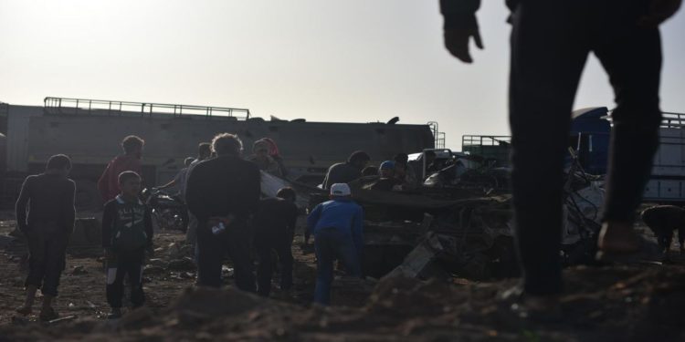 سورية: إصابات داخل مخيم شمال حلب وعصيان جديد لسجناء من “داعش” في الحسكة