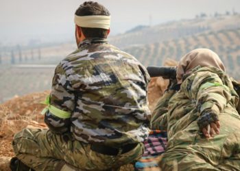 قوات مدعومة من روسيا وإيران تحصد أراضي المدنيين الزراعية في إدلب السورية