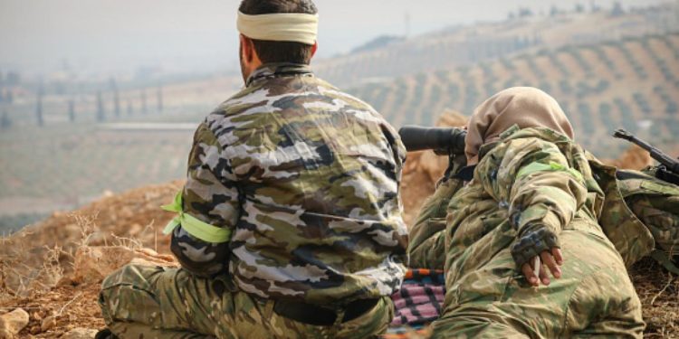 قوات مدعومة من روسيا وإيران تحصد أراضي المدنيين الزراعية في إدلب السورية