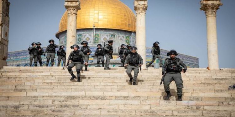 نعم هي مقدسة حوار مع مقال حازم نهار ” أسئلة الواقع الفلسطيني الراهن ـ رهاب القداسة”