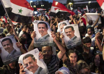 السلوك الاحتفالي الزائف في المسرحية الانتخابية