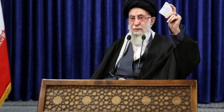 المرشد يلقي بورقة الفتوى لمواجهة دعوات مقاطعة الانتخابات 150 ناشطا سياسيا في الداخل والخارج وصفوا الاستحقاق بـ”المسرحية الموجهة”