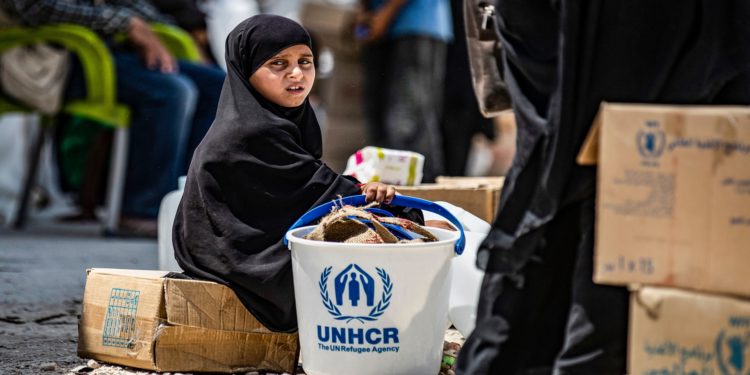 روسيا توظف المساعدات الدولية للسوريين لمحاولة تعويم النظام