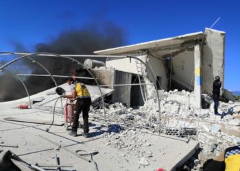 شهيد من الدفاع المدني في قصف للنظام السوري على حماة