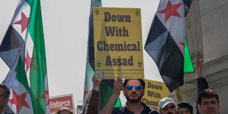 نظام الأسد يزعم فبركة المعارضة و”الخوذ البيضاء” لهجوم كيميائي في إدلب:                         تمهيد لعمل عسكري؟