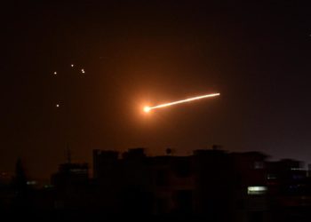 المرصد السوري: ضربات إسرائيلية تستهدف مواقع إيرانية بريف حلب              استهدفت منطقة جبل الواحة قرب مركز البحوث العلمية