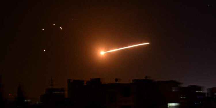 المرصد السوري: ضربات إسرائيلية تستهدف مواقع إيرانية بريف حلب استهدفت منطقة جبل الواحة قرب مركز البحوث العلمية