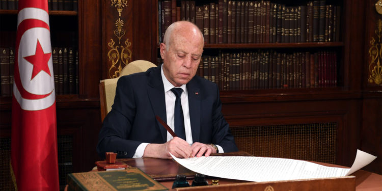 الانقلاب الرئاسي على الدستور في تونس: ظروفه وحيثياته ومآلاته