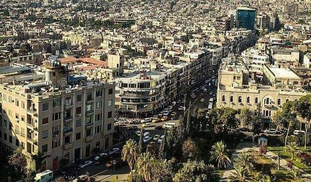 قِفي يا شامُ في جفْني دموعاً