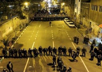 طهران تنضم للاحتجاجات..وترفع مجدداً شعار لبنان وغزة