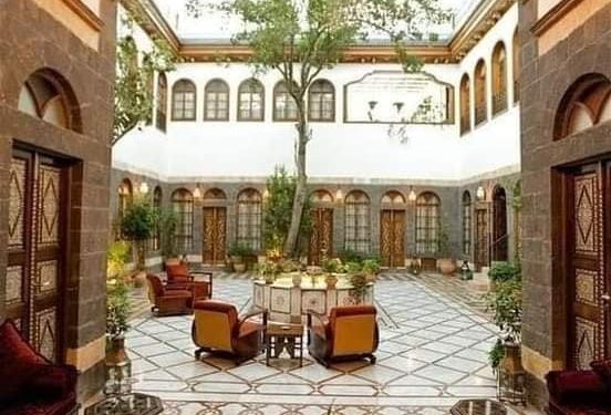 إني الشآميّ من يحيا على ظمأٍ