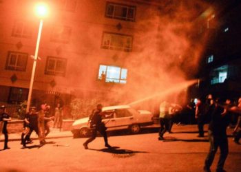 توقيف 80 شخصاً في تركيا بعد اعتداءات على محلات للاجئين سوريين