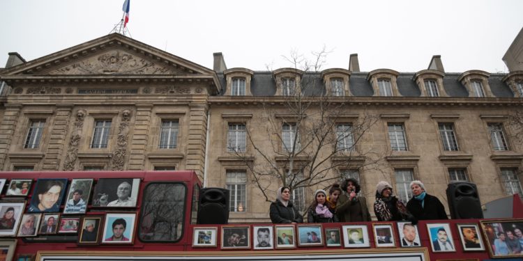 المعتقلون الفلسطينيون في السجون السورية تاريخياً وراهناً