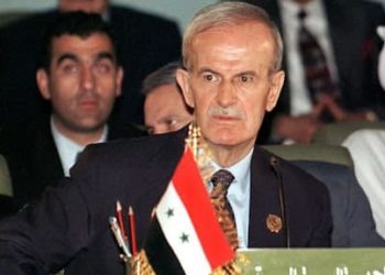 شخصية حافظ الأسد المناوِرة.. قراءة في النهضة المعاقة (1)