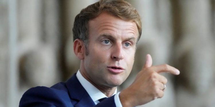 طعنة بايدن بظهر ماكرون