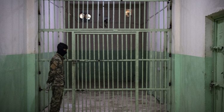 قصة تُحكى لأول مرة.. 6 سوريين انتَزعوا حريتهم من أفرع الأسد الأمنية